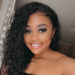 Meet your Posher, Mikayla